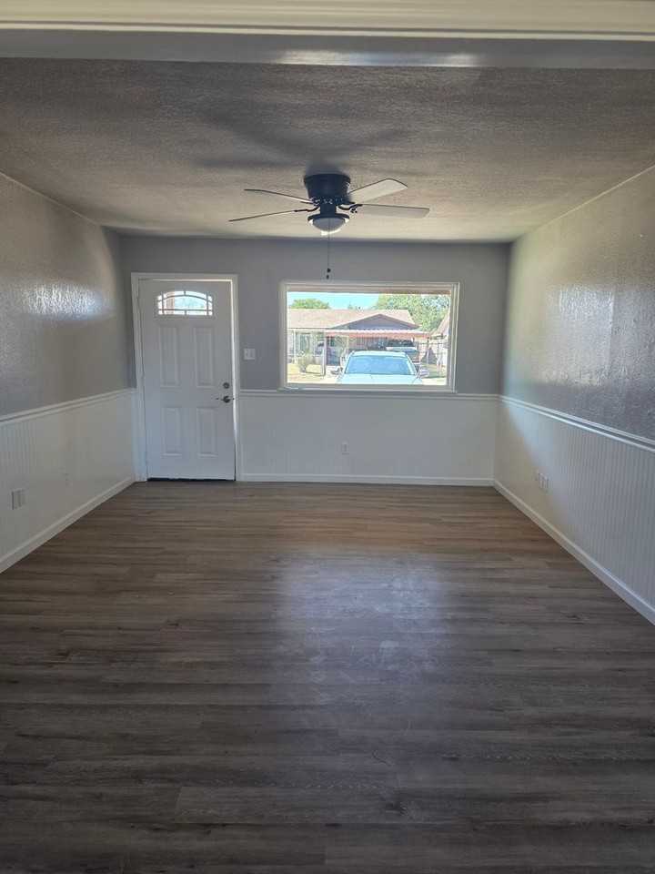 7403 Globe Ave - Photo 7 of 22