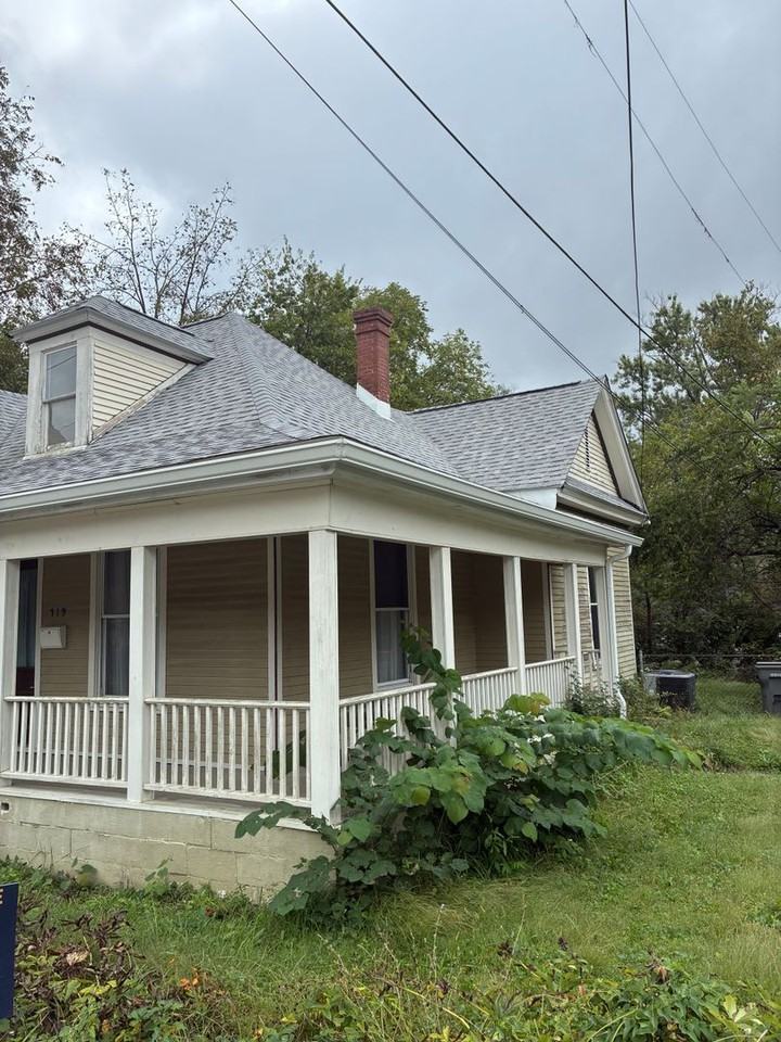 719 W 11th St - Photo 2 of 22