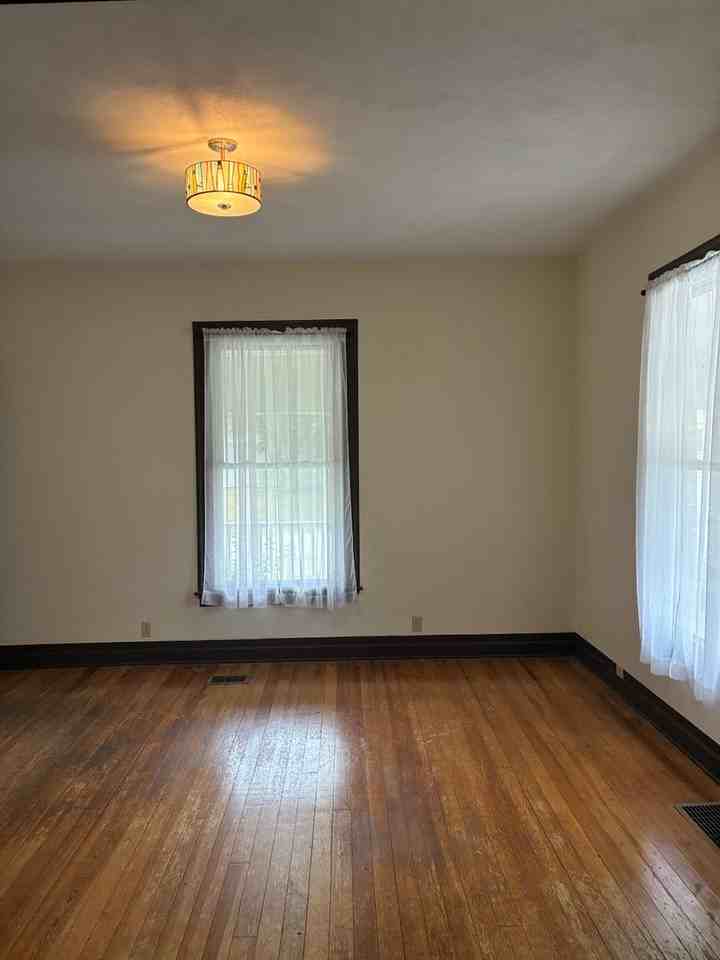 719 W 11th St - Photo 5 of 22