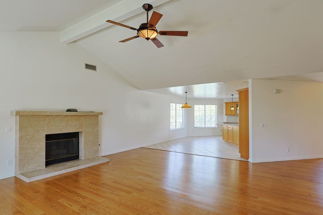 1249 Girard Ct - Photo 4 of 32