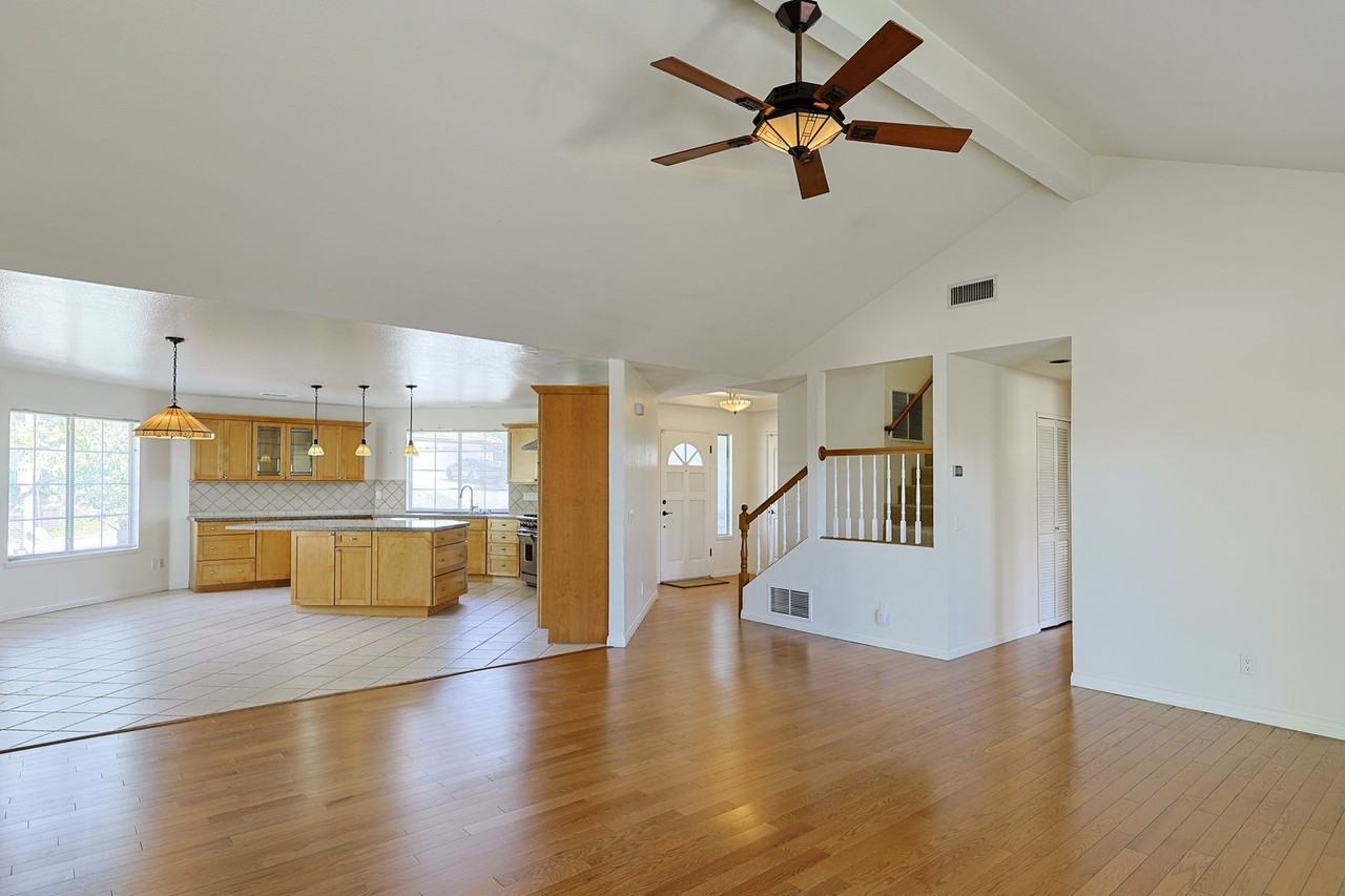 1249 Girard Ct - Photo 5 of 32