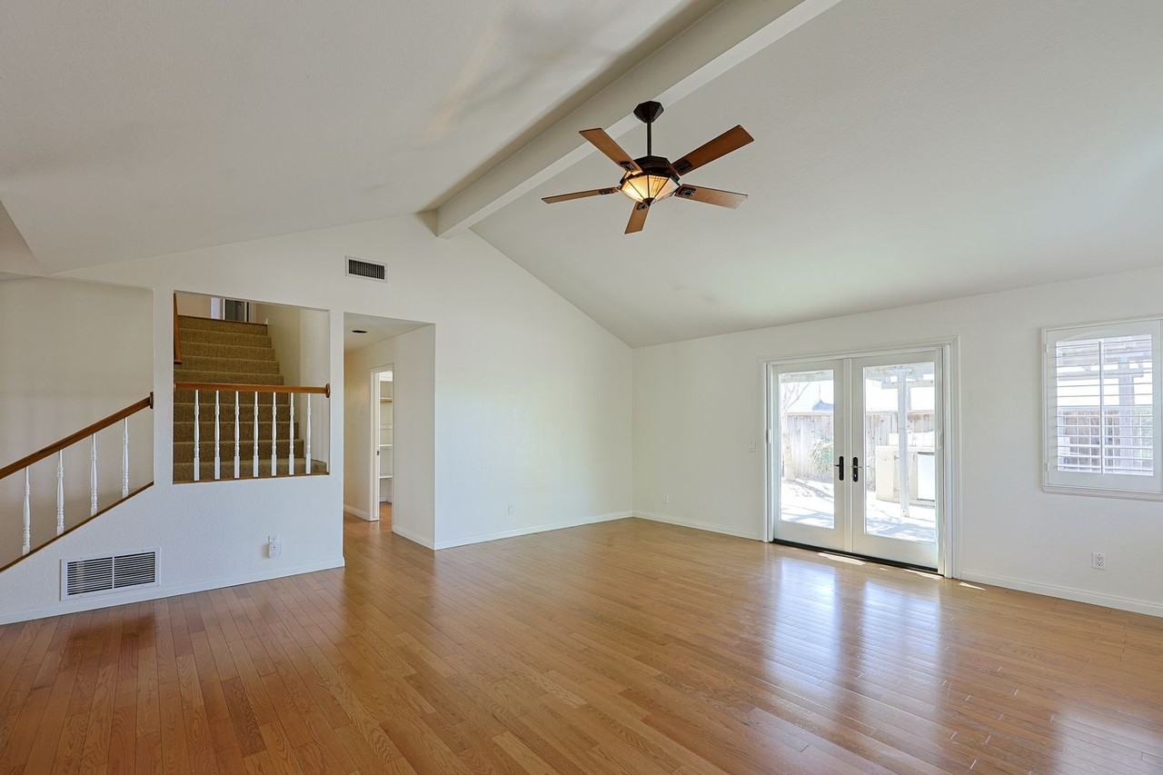 1249 Girard Ct - Photo 6 of 32