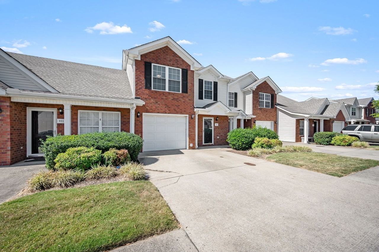 933 Wolves Den Pl - Photo 2 of 42