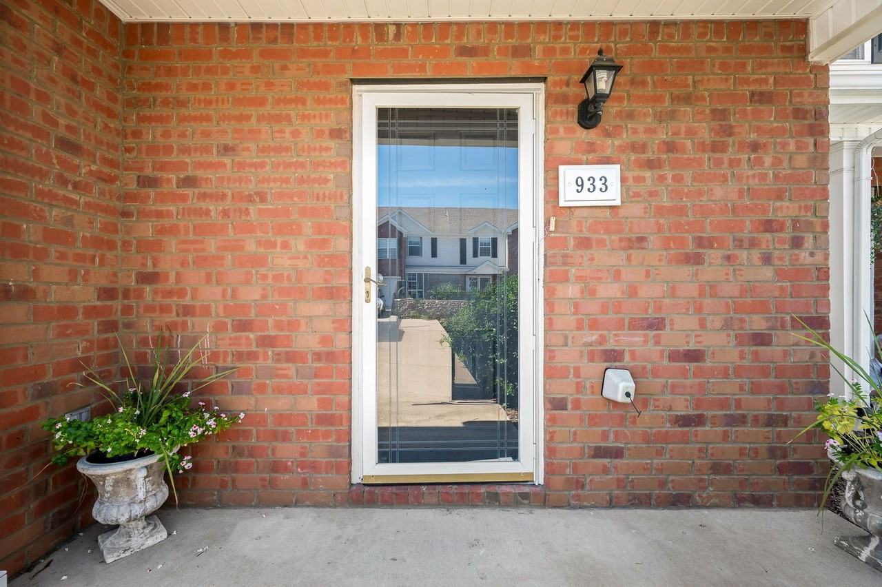 933 Wolves Den Pl - Photo 6 of 42