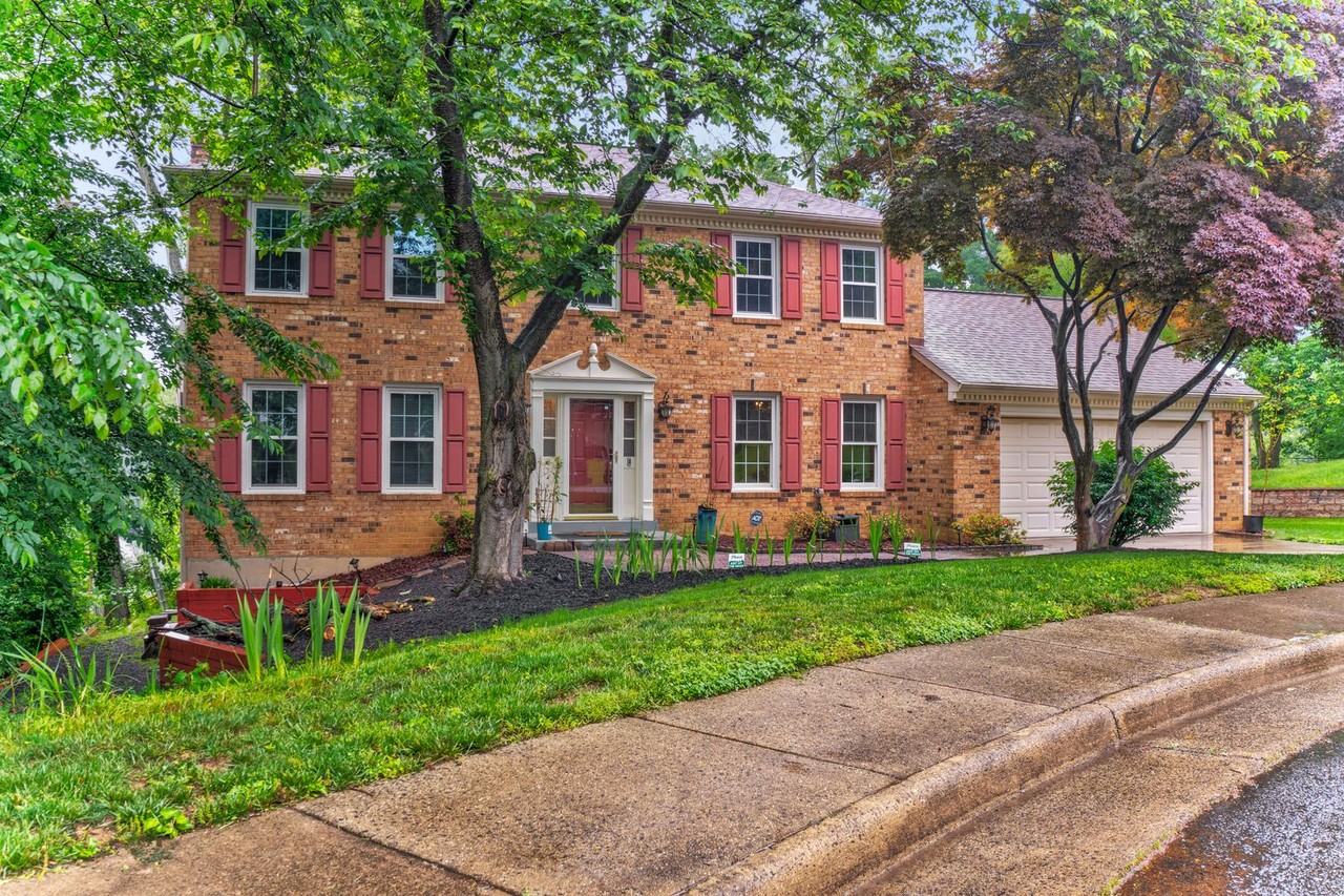 4600 Deming Ave - Photo 4 of 44
