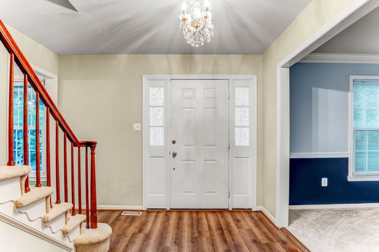 4600 Deming Ave - Photo 5 of 44