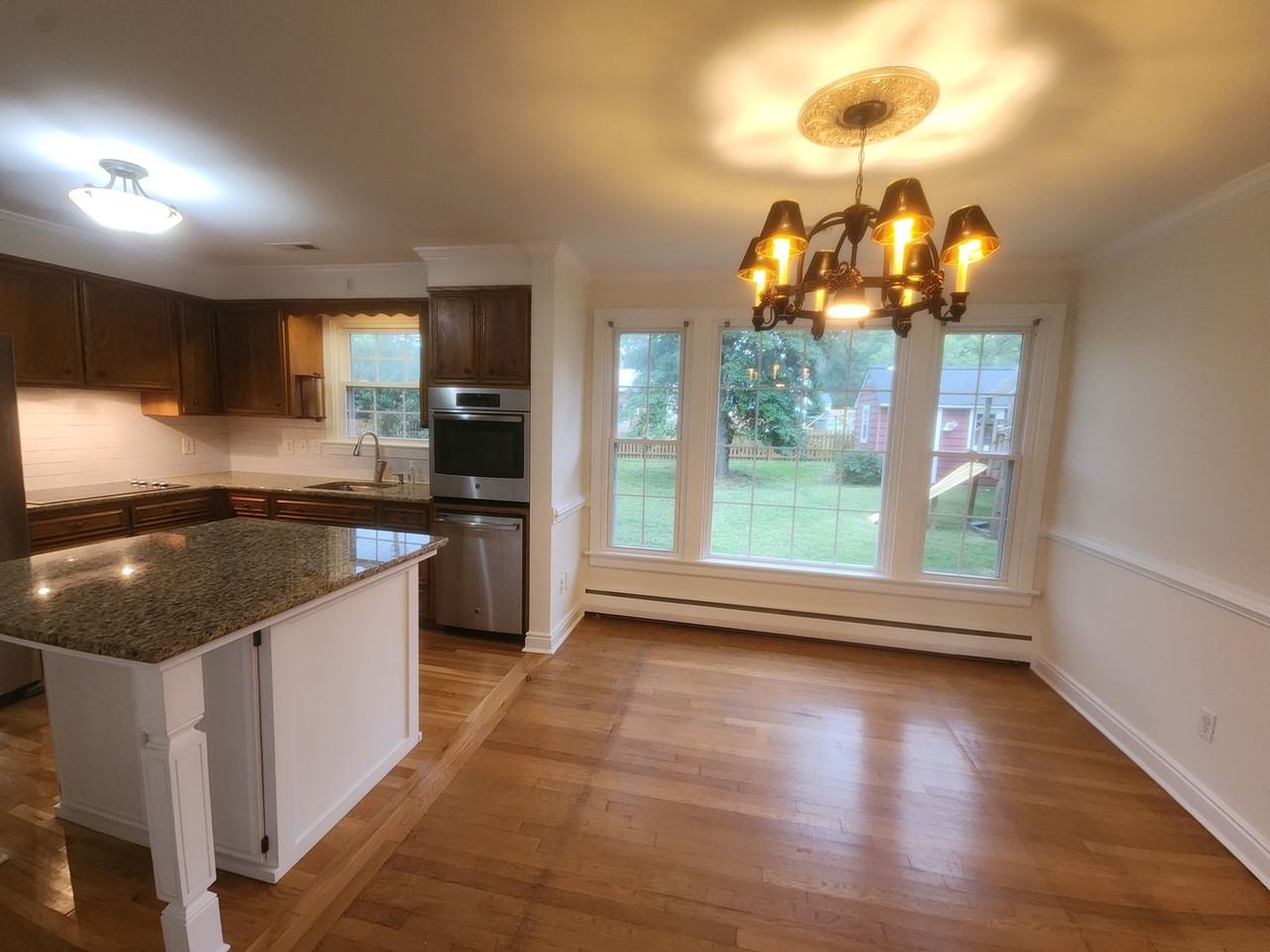 9322 Lawndell Rd - Photo 4 of 15