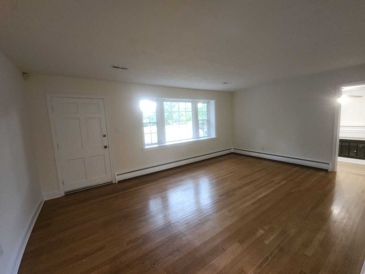 9322 Lawndell Rd - Photo 6 of 15
