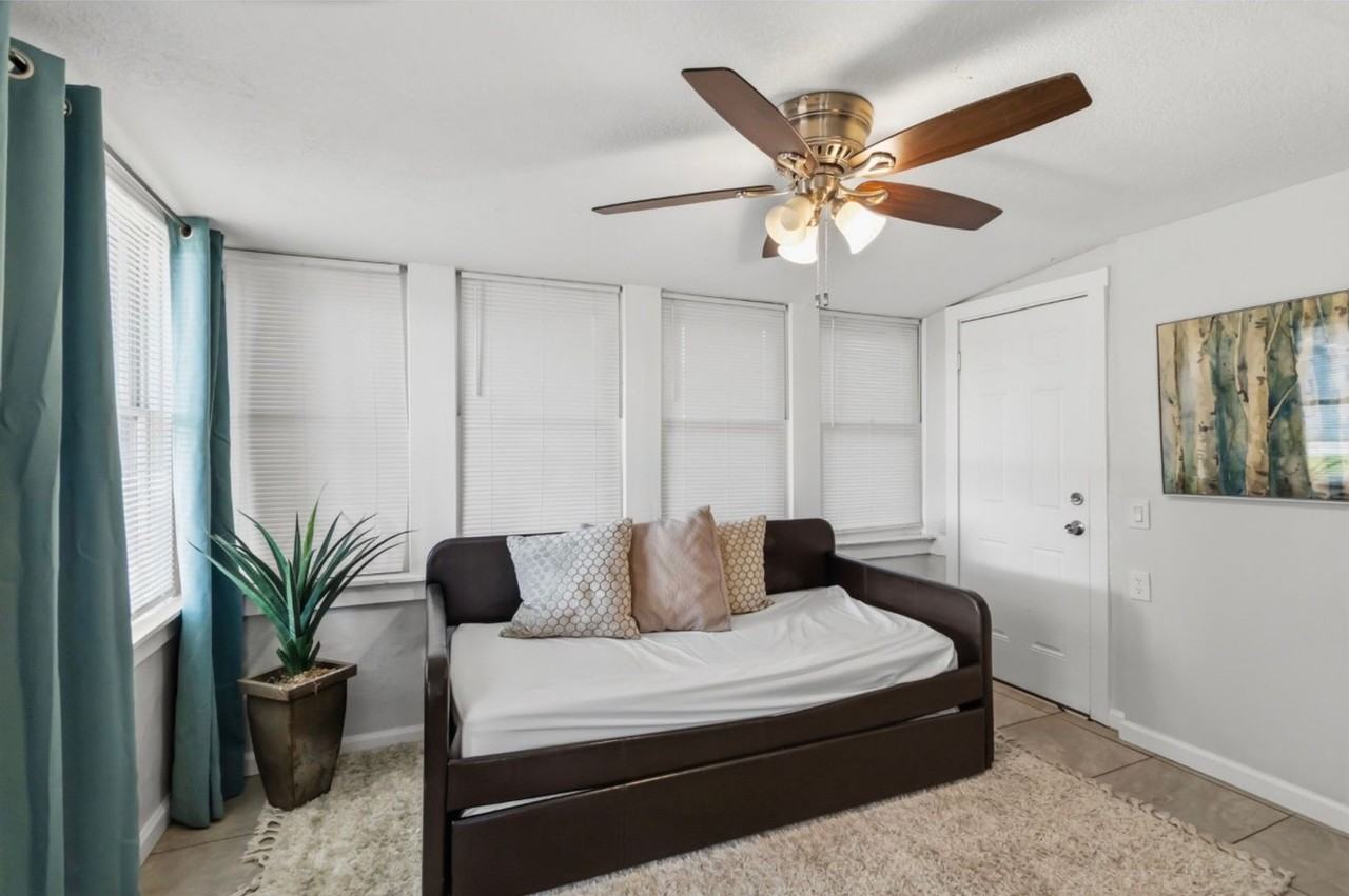 1102 Florida Ave - Photo 2 of 16