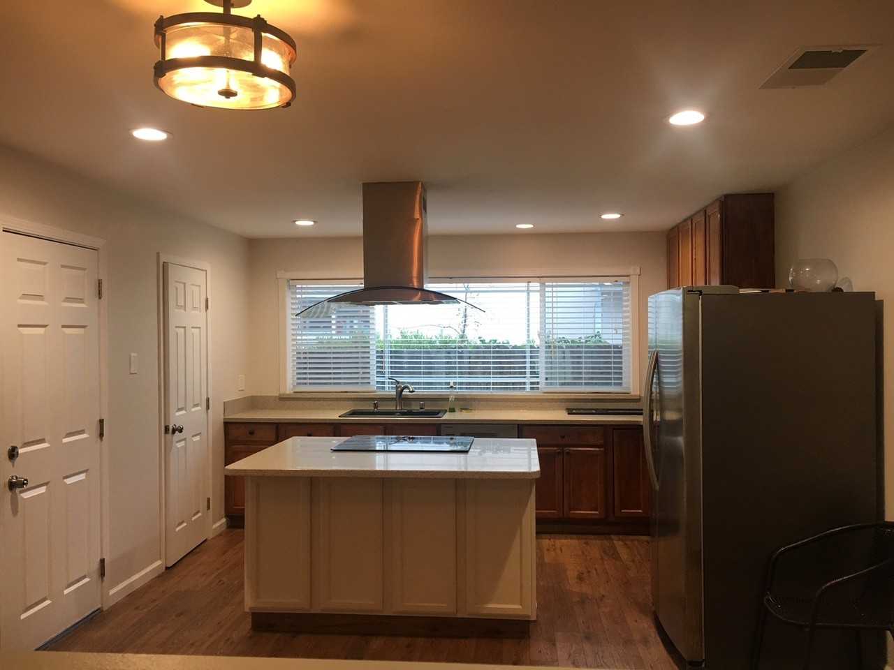 308 Broadmoor St - Photo 3 of 15