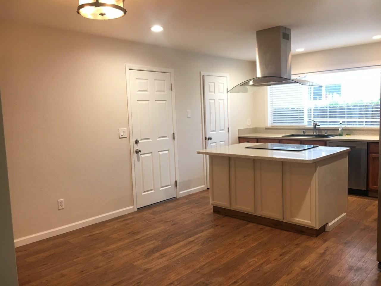308 Broadmoor St - Photo 4 of 15