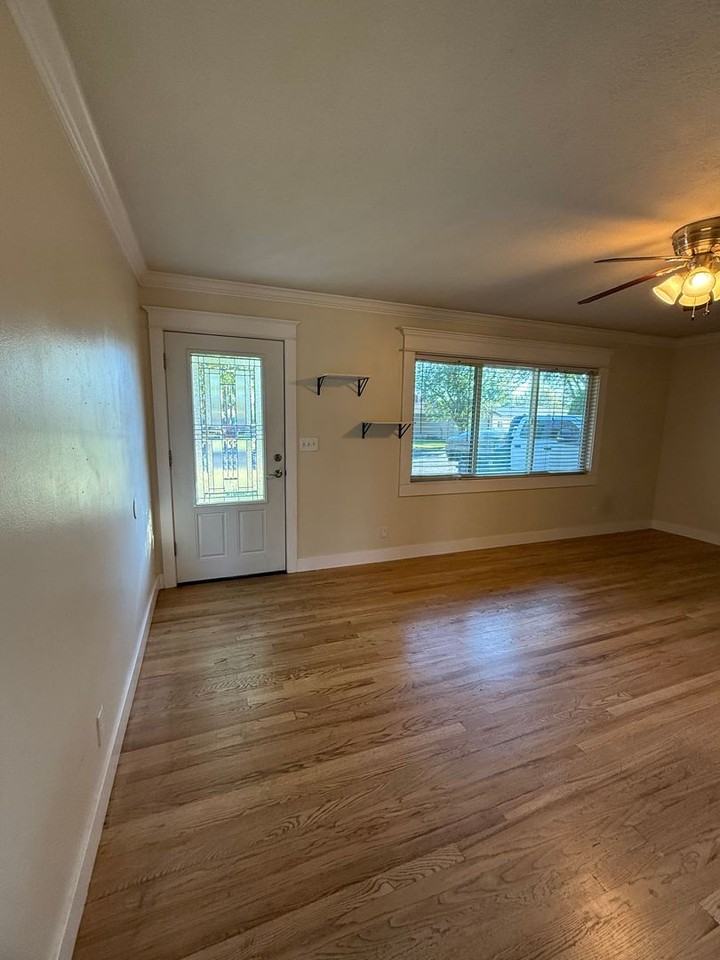 4747 Onyx Ave - Photo 4 of 21