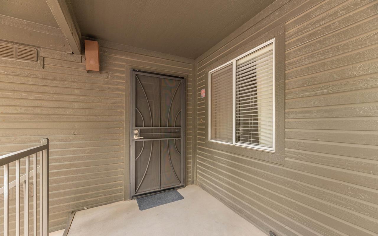 1185 W University Ave - Photo 3 of 14