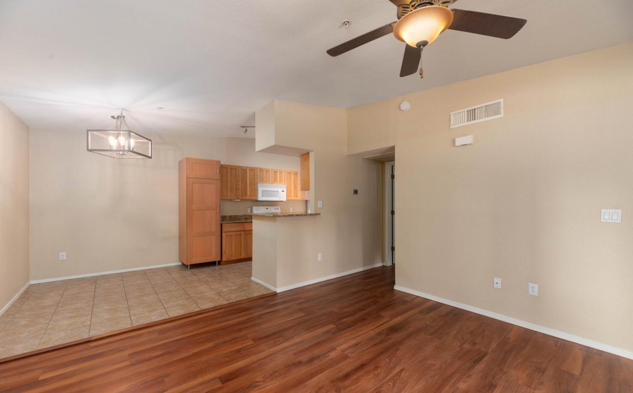 1185 W University Ave - Photo 4 of 14