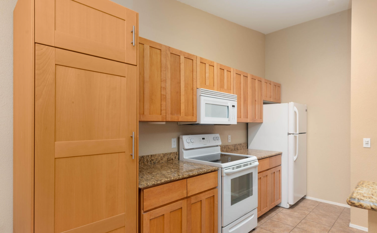 1185 W University Ave - Photo 6 of 14