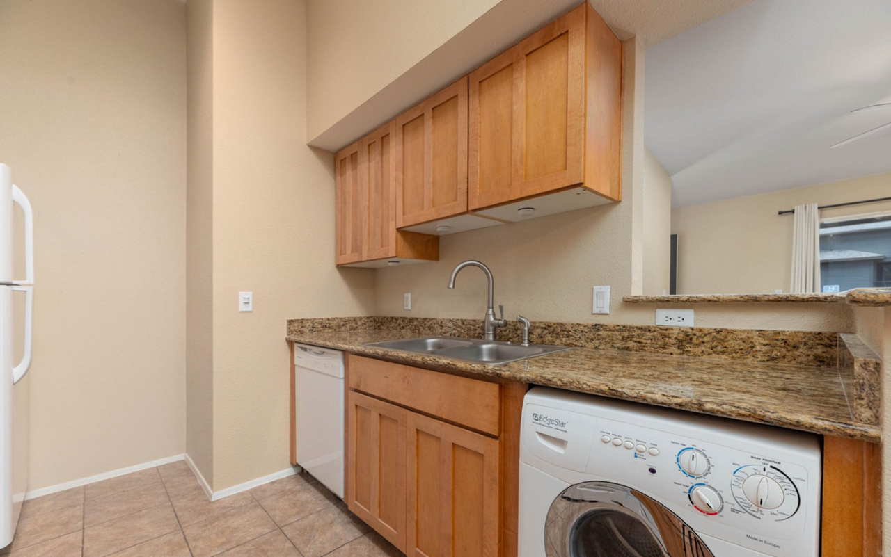 1185 W University Ave - Photo 7 of 14