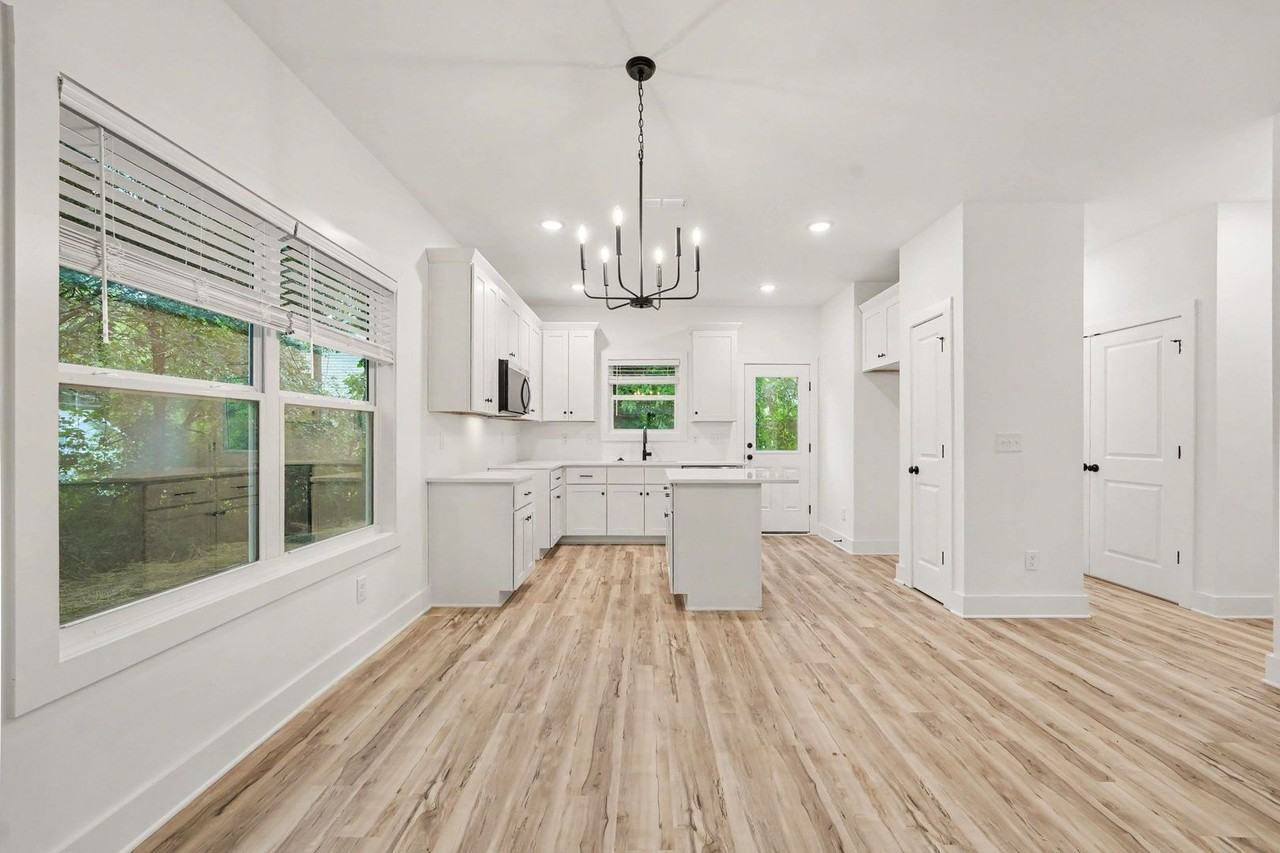 1327 4th St - Photo 2 of 8