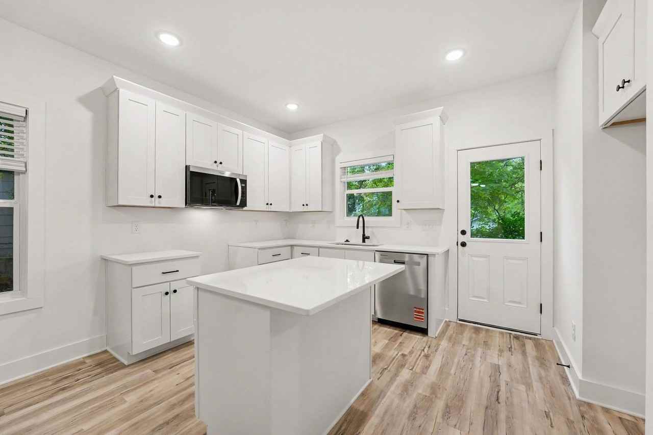1327 4th St - Photo 3 of 8