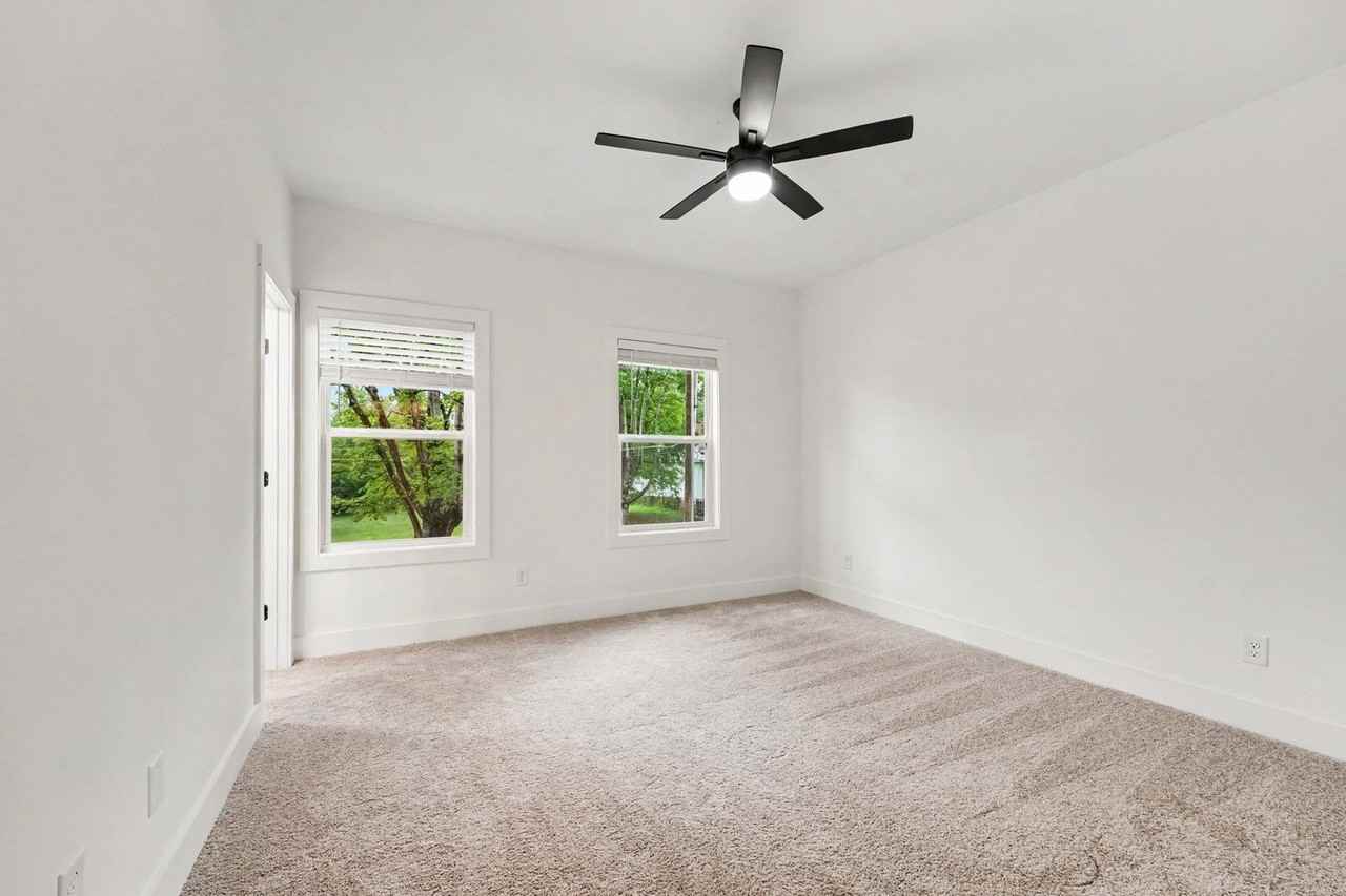 1327 4th St - Photo 4 of 8