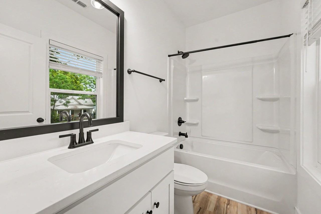 1327 4th St - Photo 6 of 8
