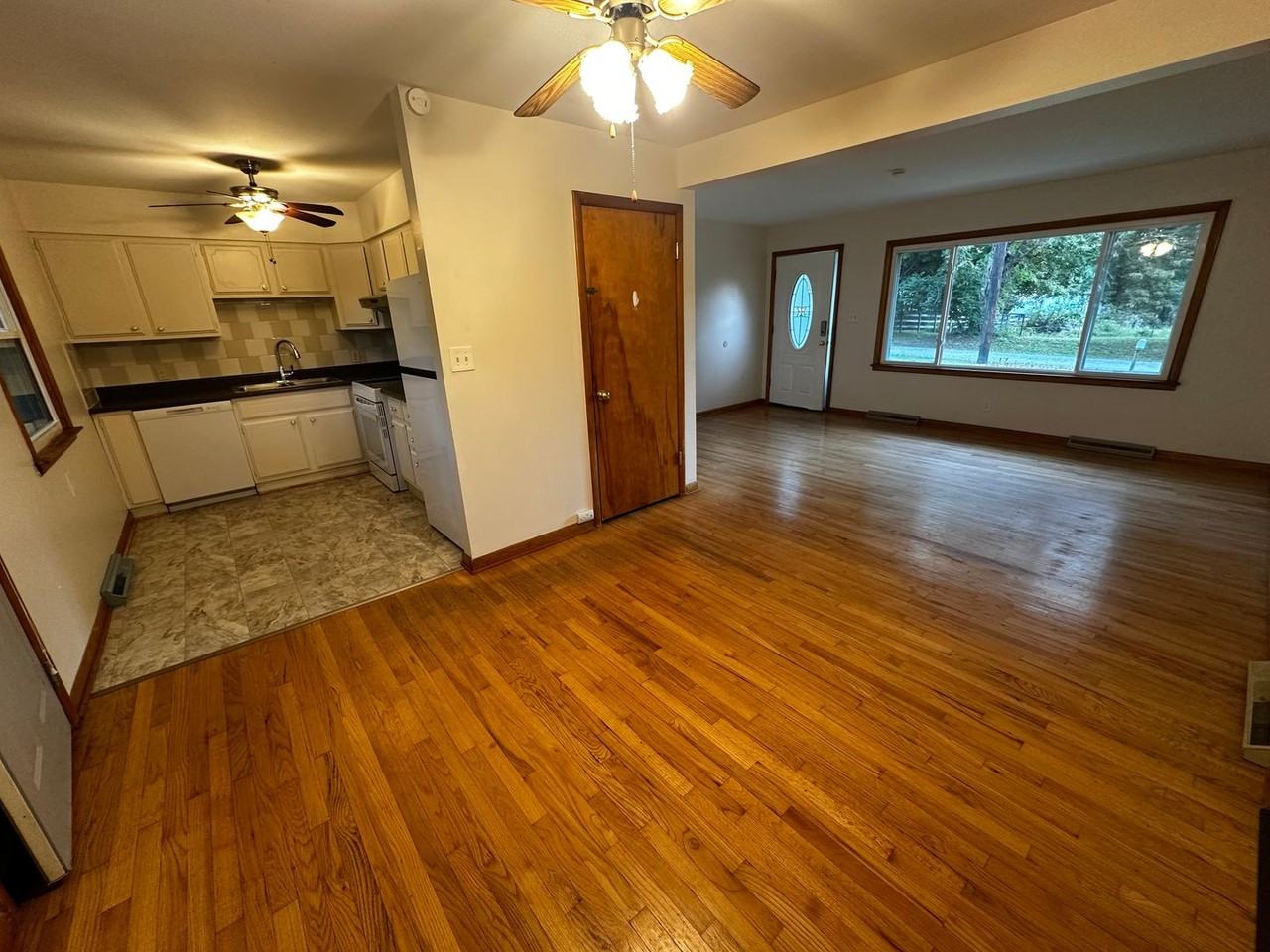 104 Leonard Ave - Photo 3 of 19