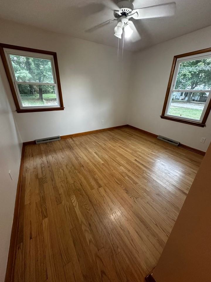 104 Leonard Ave - Photo 6 of 19