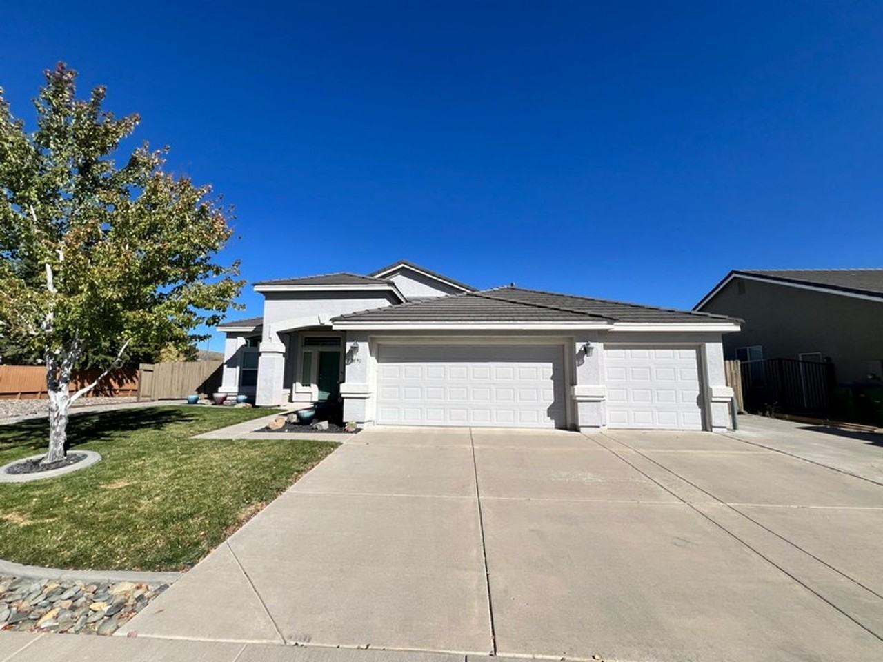 17890 Thunder River Dr - Photo 3 of 21