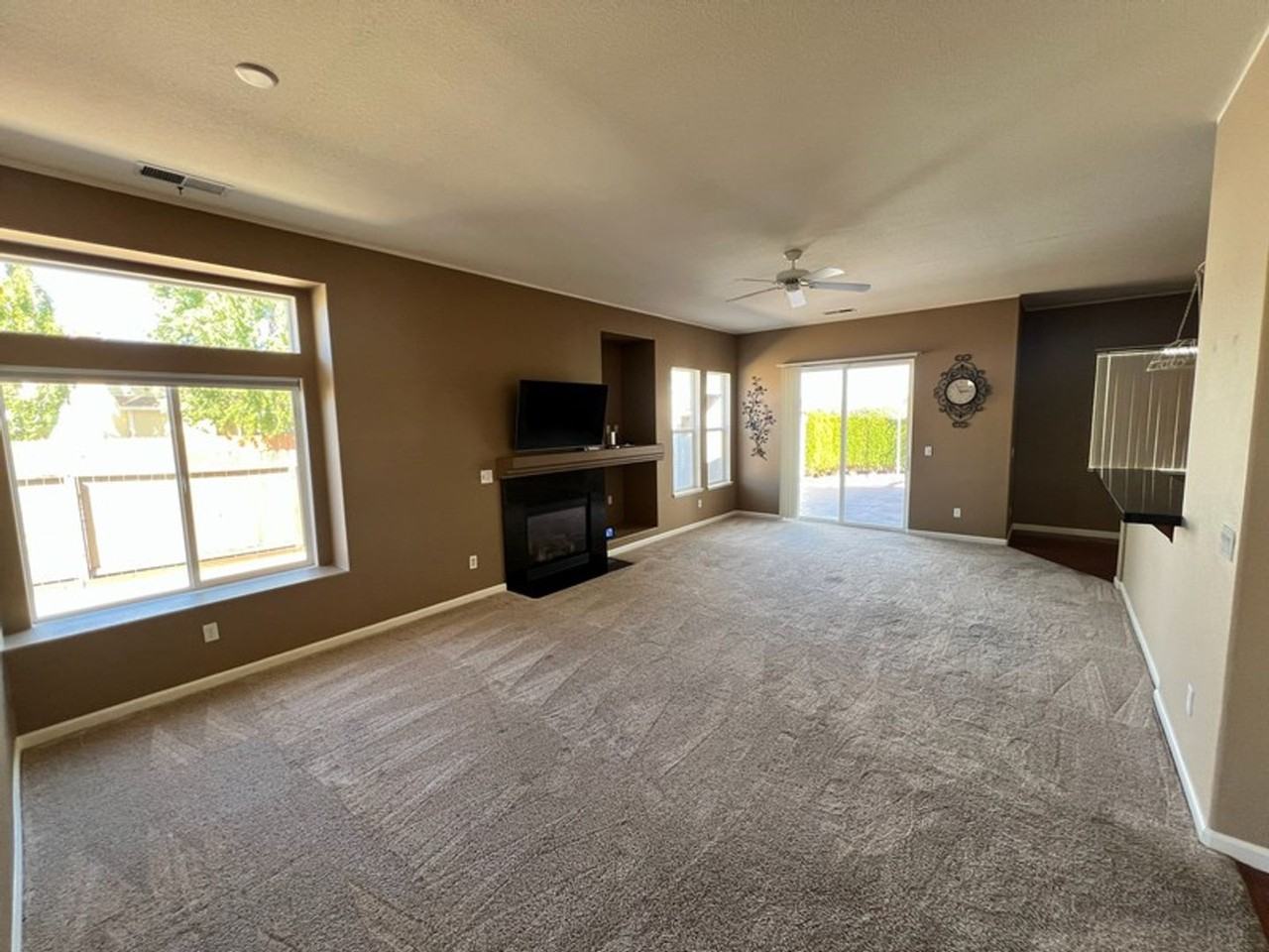 17890 Thunder River Dr - Photo 5 of 21