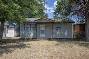 featured image of 415 W Franklin Ave