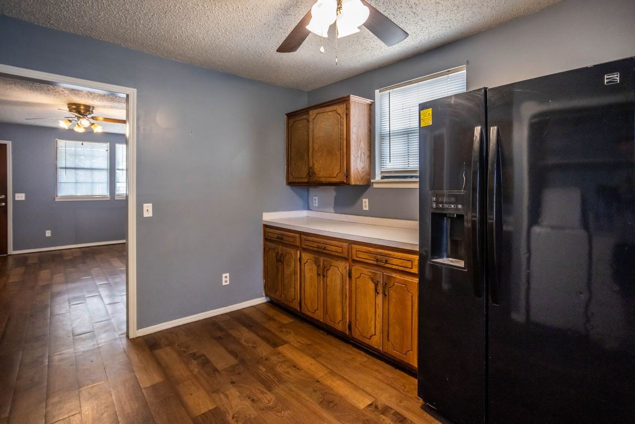 415 W Franklin Ave - Photo 3 of 11