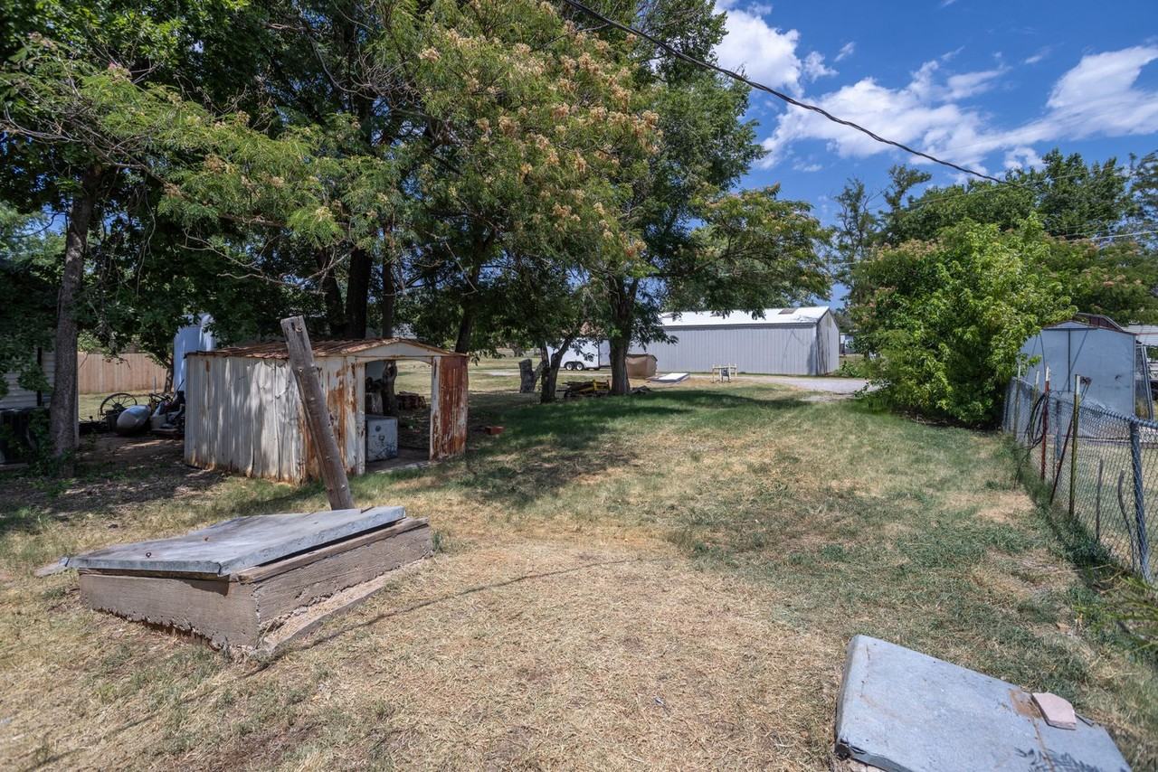 415 W Franklin Ave - Photo 5 of 11