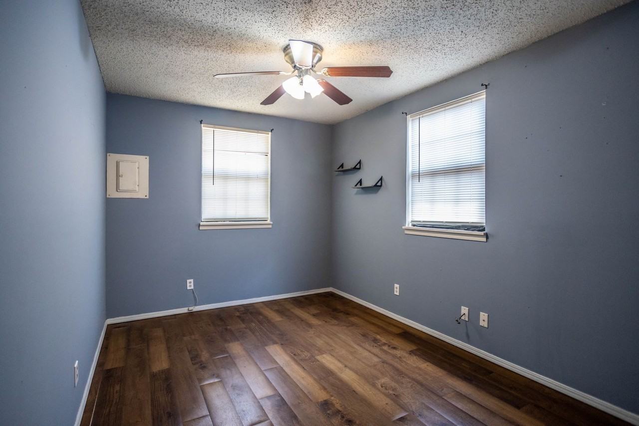 415 W Franklin Ave - Photo 7 of 11