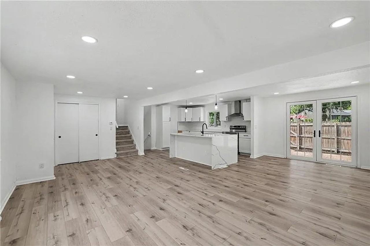 9248 Switzer St - Photo 4 of 26
