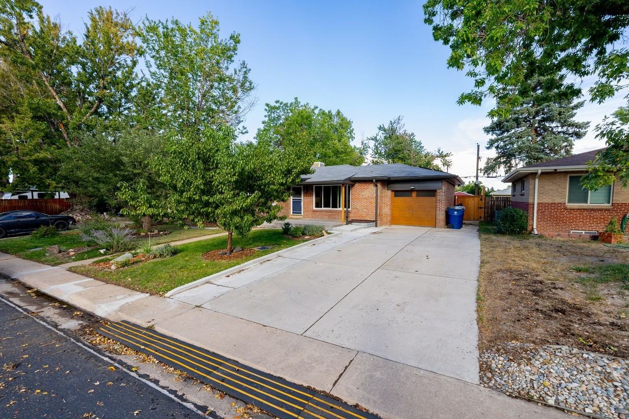 1420 S Eaton Ct - Photo 3 of 39