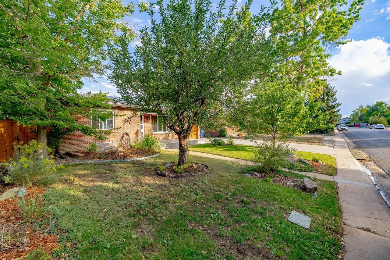 1420 S Eaton Ct - Photo 4 of 39