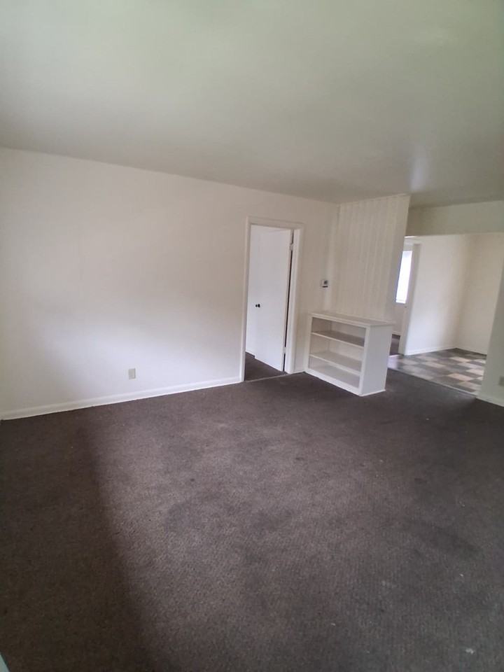 8127 W Thurston Ave #3 - Photo 2 of 5