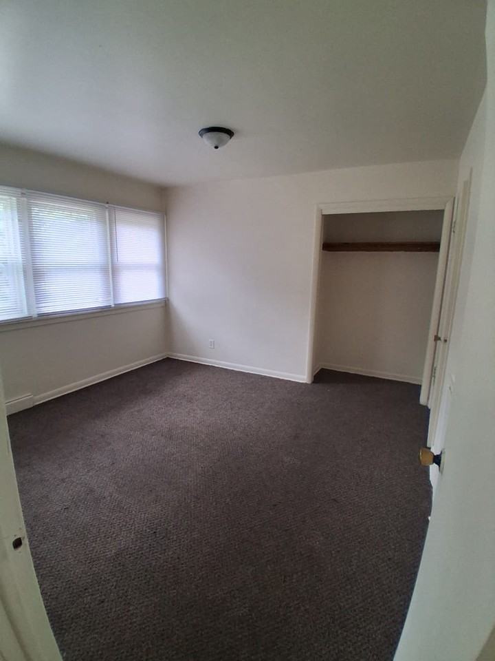 8127 W Thurston Ave #3 - Photo 4 of 5