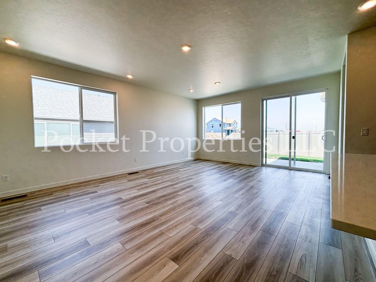 4384 S Redwater Ave #1 - Photo 6 of 32