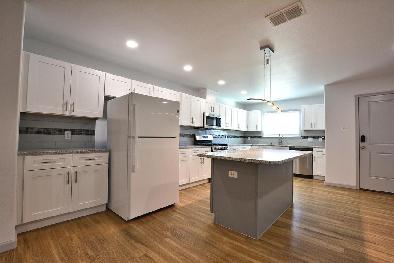 1209 N Essex Ave #1 - Photo 6 of 19