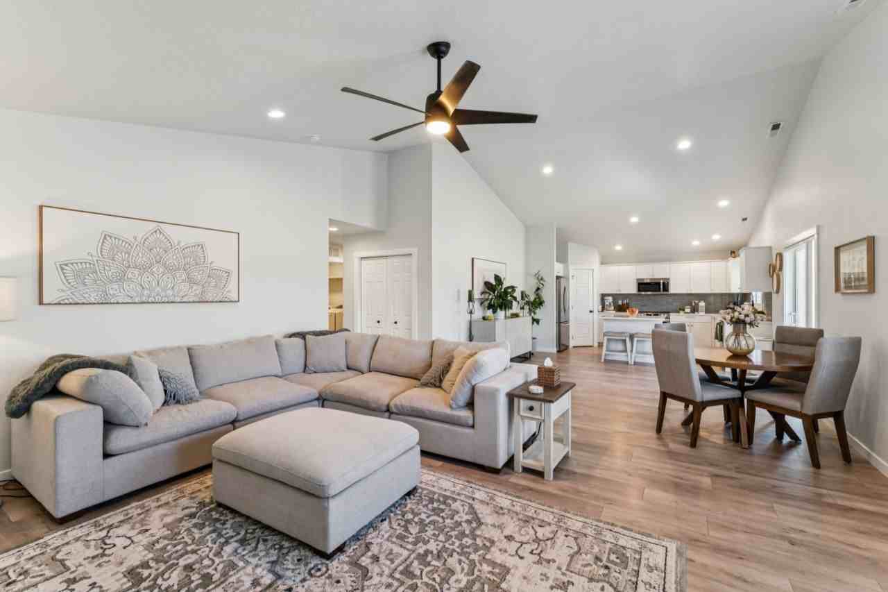 17602 N Beckwourth Ave #1 - Photo 5 of 44