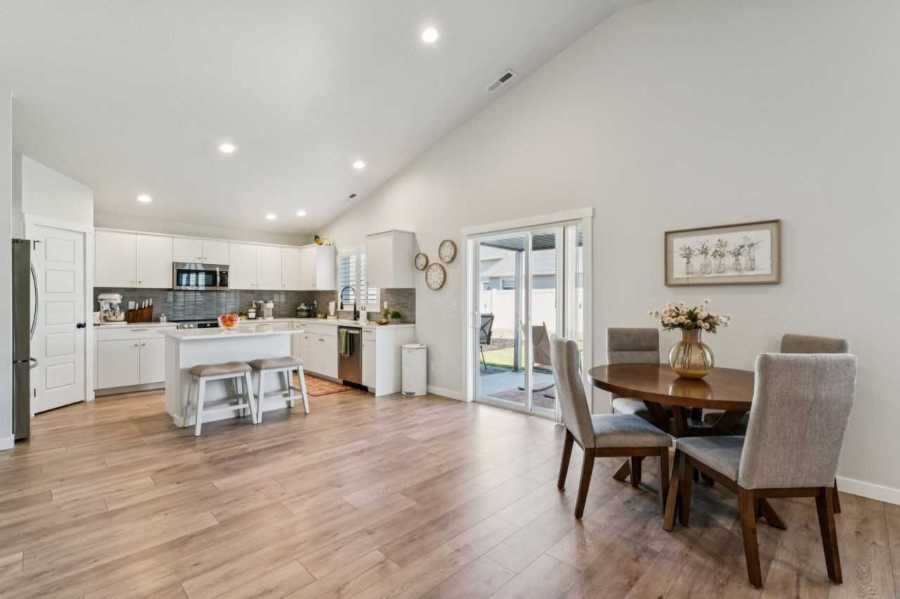 17602 N Beckwourth Ave #1 - Photo 6 of 44