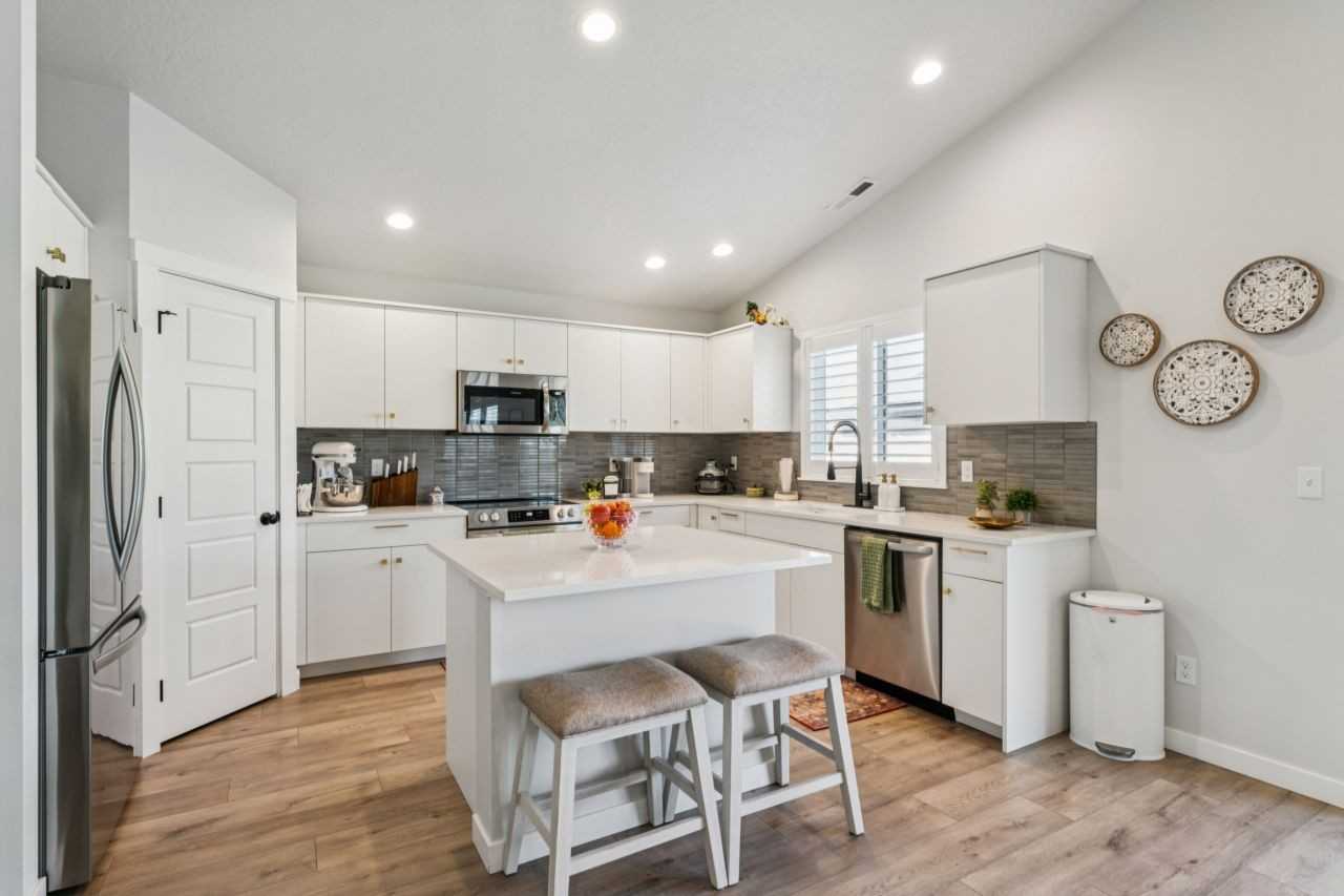 17602 N Beckwourth Ave #1 - Photo 7 of 44
