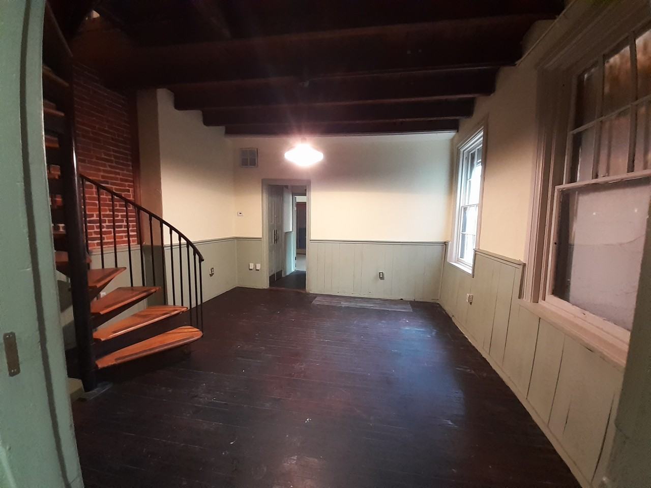212 Locust St - Photo 3 of 12