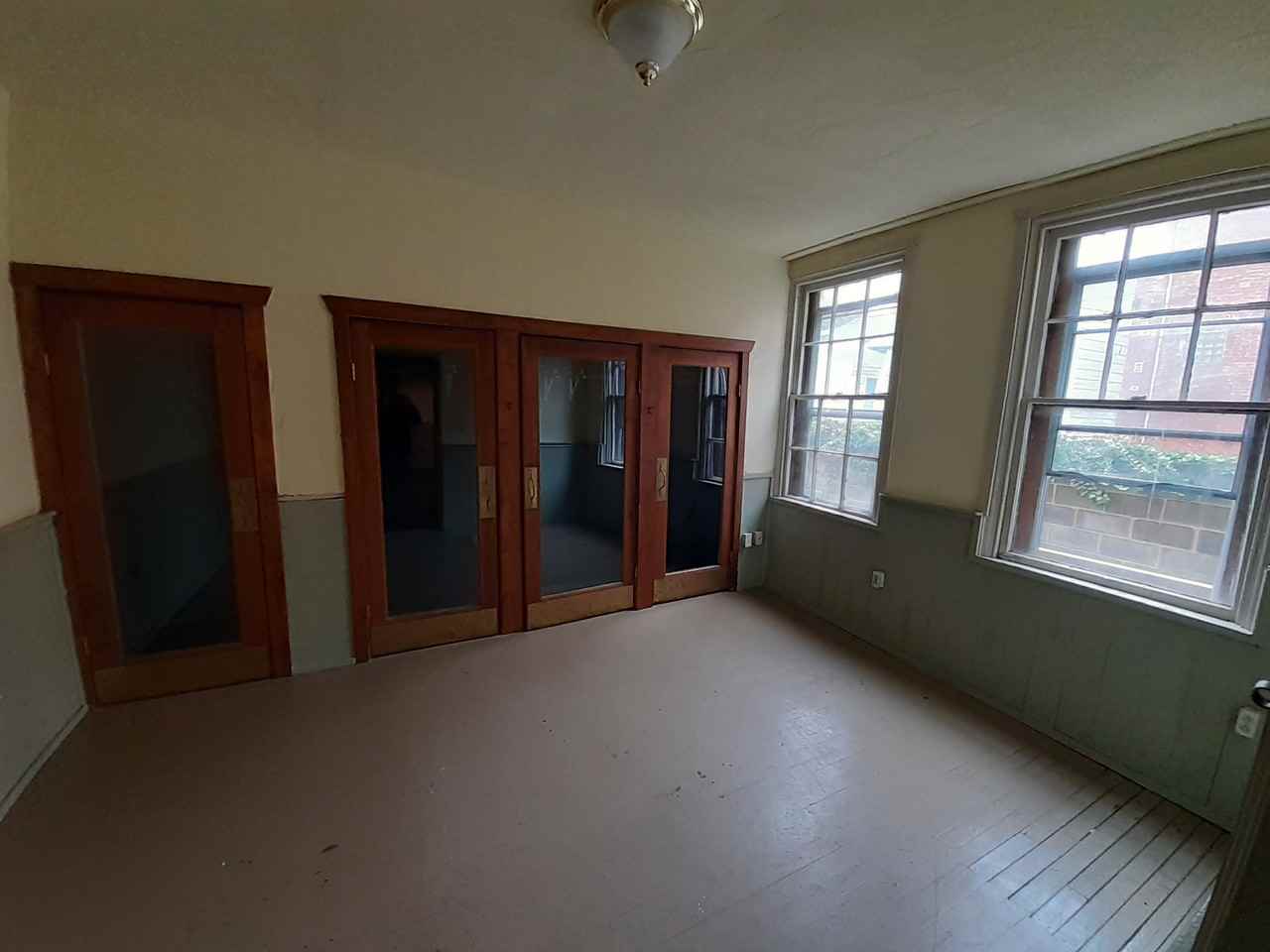 212 Locust St - Photo 6 of 12