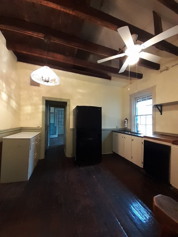 212 Locust St - Photo 7 of 12