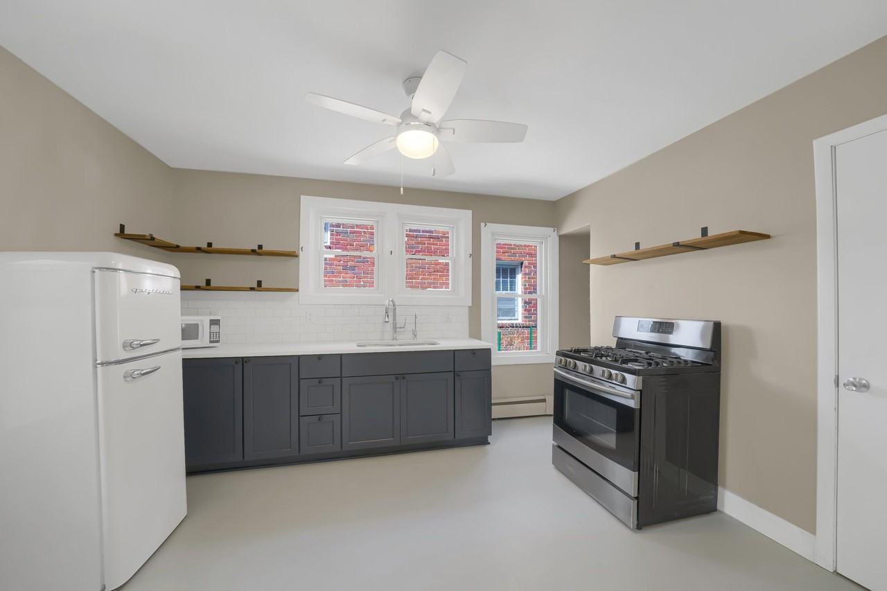 3428 Fremont Ave S #1 - Photo 3 of 10