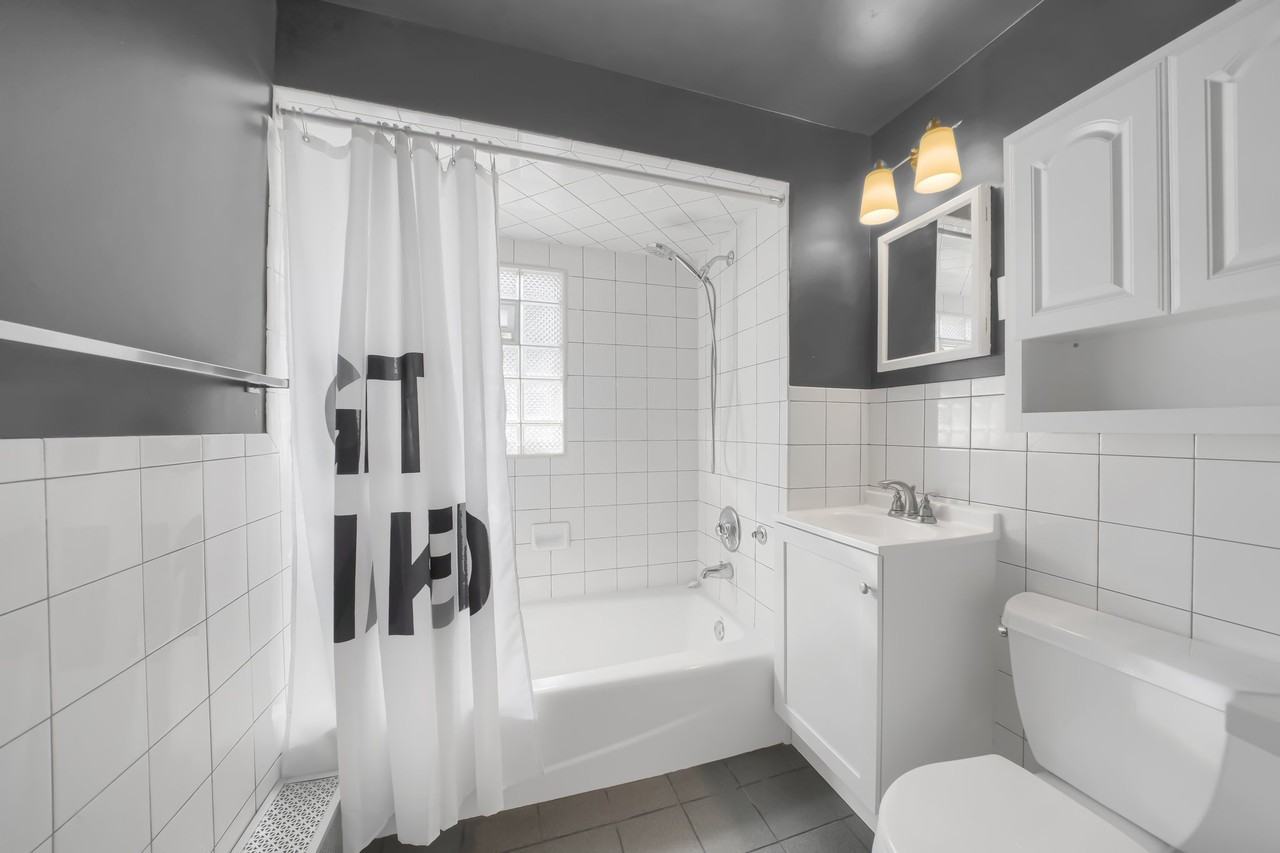 3428 Fremont Ave S #1 - Photo 4 of 10