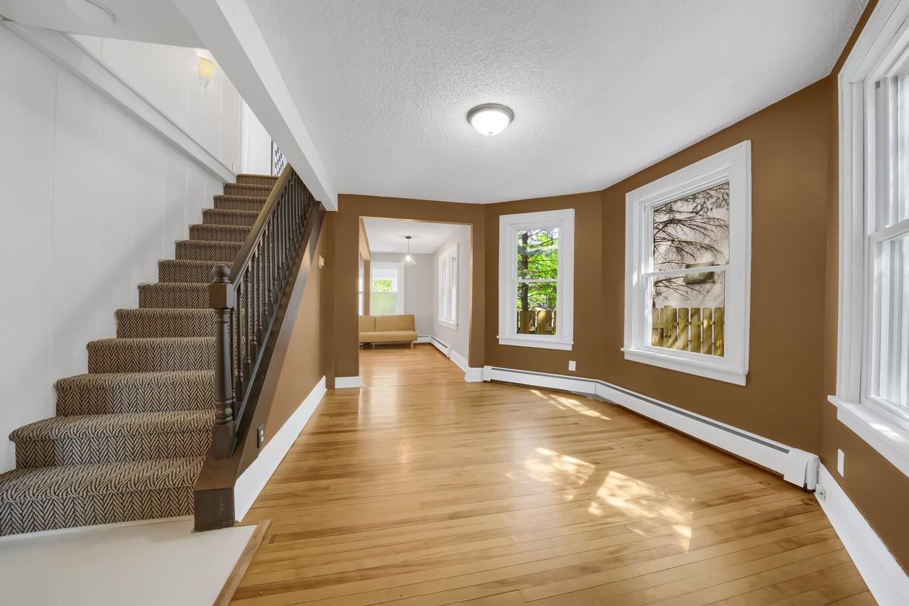 3428 Fremont Ave S #1 - Photo 5 of 10
