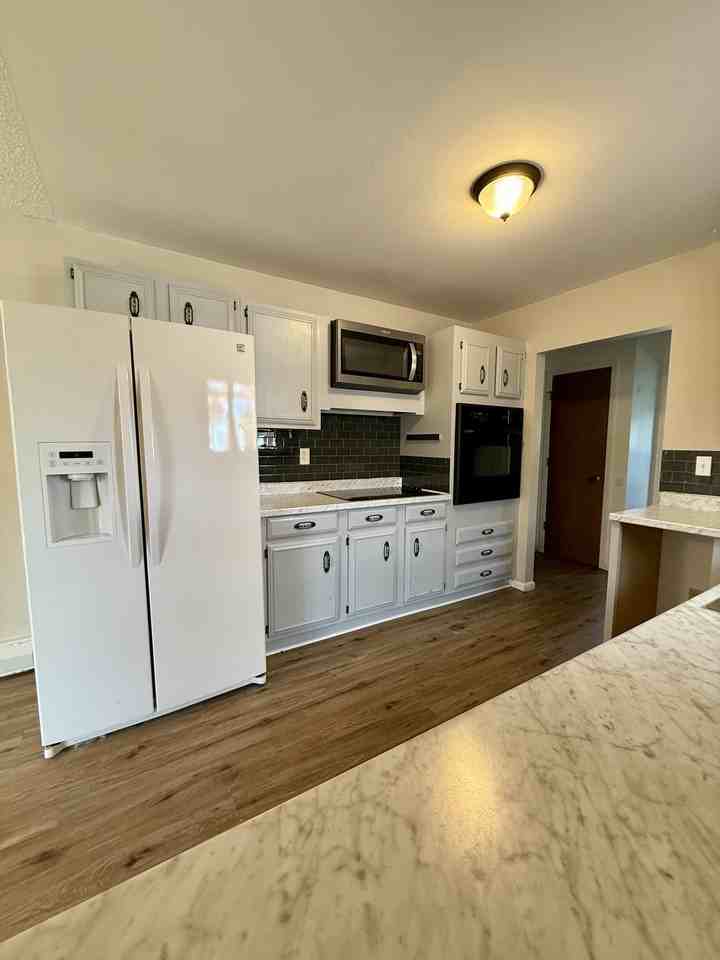 605 Robin Ln #1 - Photo 6 of 29