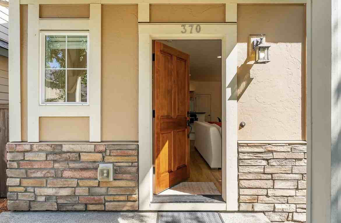 370 Sw 204th Ter #1 - Photo 2 of 22